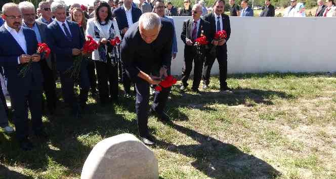Bakan Ersoy: "Şehitliklerimizin ihyası, bizim en önem verdiğimiz konuların başında geliyor”