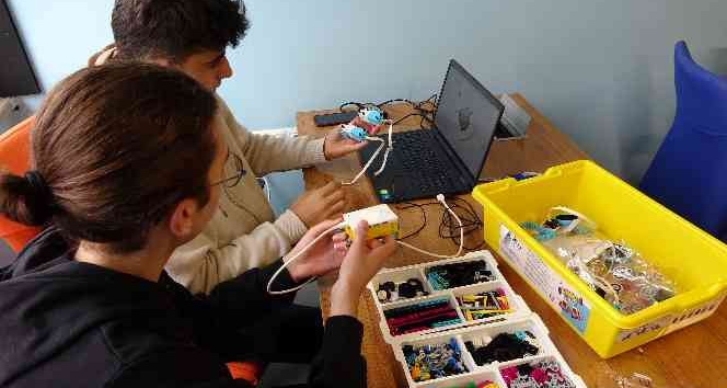 Mühendislik hedeflerine ilk adımlarını bu atölyede atıyorlar