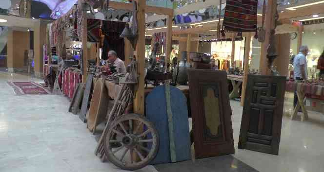 200 yıllık alarmlı kilit görenlerin ilgisini çekiyor