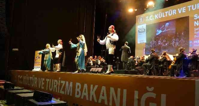 Bakan Ersoy, ‘Senfoni ile Nejat Ertaş Türküleri’ konserine katıldı