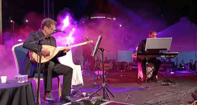 Neşet babasıyla söylemişti, oğlu Hüseyin’de Kırşehir’de Neşet’in torunu ile söyledi