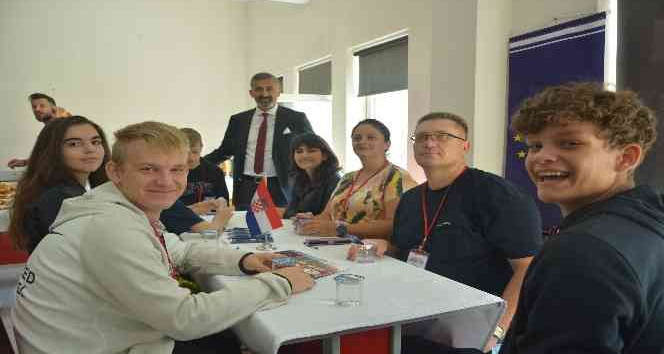 Avrupalı 18 öğrenci, robotik kodlama programı için Ordu’da