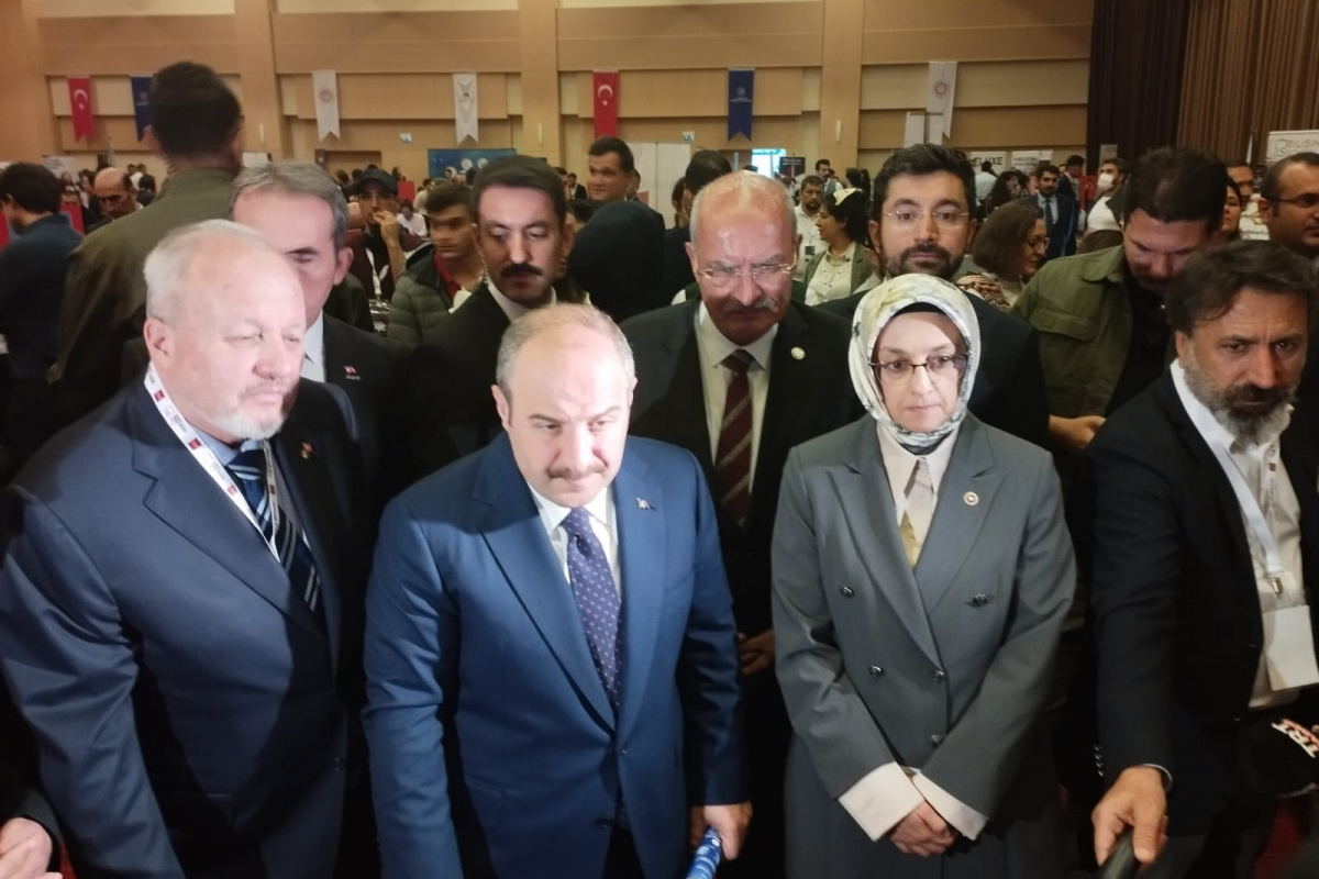 Bakan Varank: 'Şu ortamı görseler yakaladığımız başarıda şaşılacak bir durum olmadığını anlayabilirler'