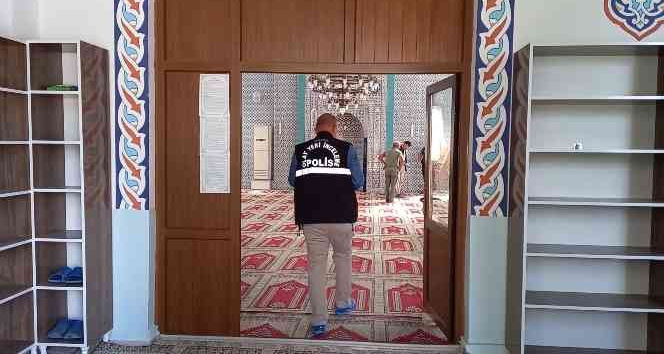 İmam, eski eniştesi tarafından camide vuruldu