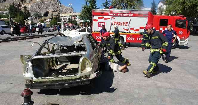 İtfaiyeciler usta oyuncuları aratmadı