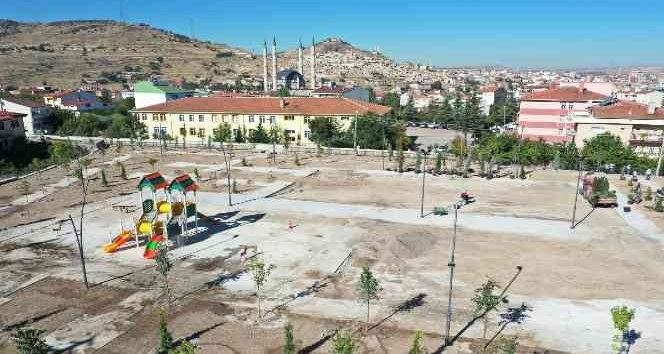 Fatih Sultan Mehmet Mahallesi’ndeki yeni parkın yapımı devam ediyor