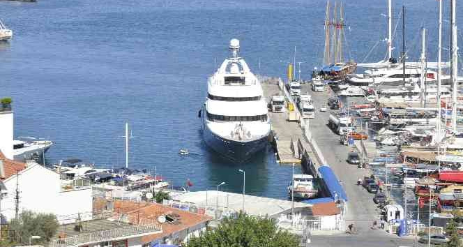 Abramov’un mega yatı "Titan" Fethiye’de