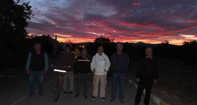Burhaniye’de güneşin doğuşundaki güzellik kameralara böyle yansıdı