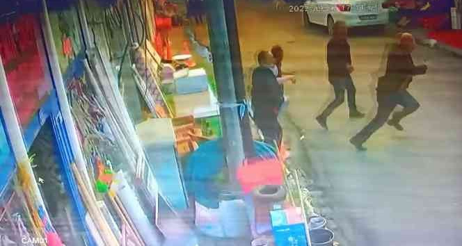 Esnafın deprem sırasında kaçma anı kamerada