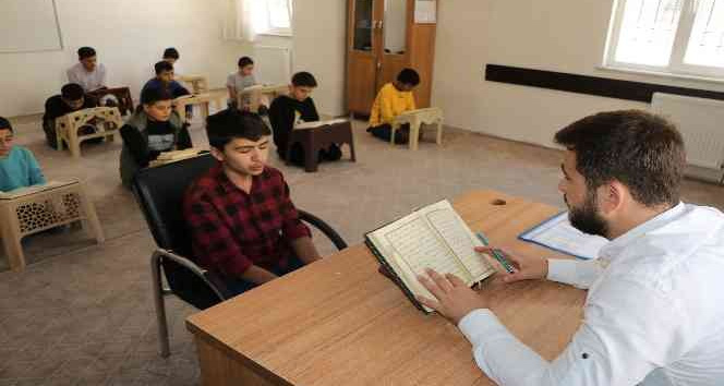 Hafız fabrikası yılda 35 öğrenciyi mezun ediyor