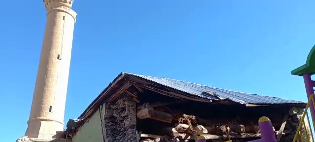 Göle’de depremin yıkımı günün ilk ışıkları ile ortaya çıktı