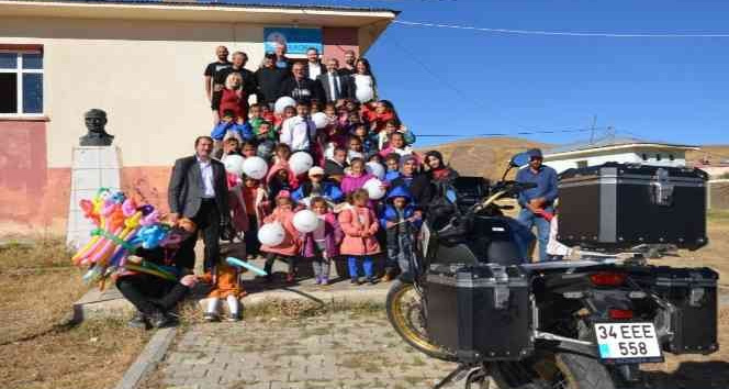 “Bin Motorcu Bin Çocuk” sosyal sorumluluk projesi Tercan’da