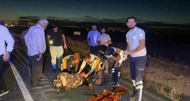 Otomobil traktöre arkadan çarptı: 2’si ağır 3 yaralı