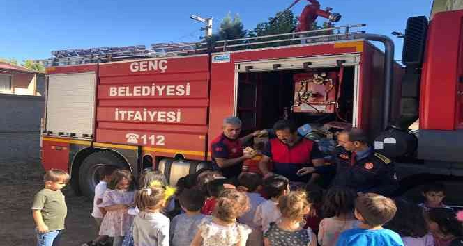 Anaokulu öğrencileri itfaiye ekipleriyle bir araya geldi