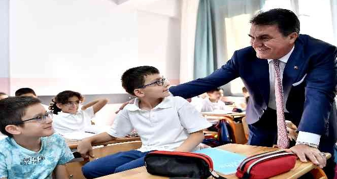 Başkan Dündar, 12 bin 200 öğrenci ile buluştu