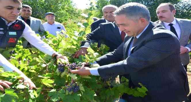 Vali Buhara, Pekmezci köyü sakinleriyle bir araya geldi