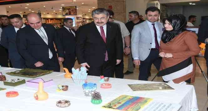 Hükümlülerin el emeği göz nuru eserleri sergilendi