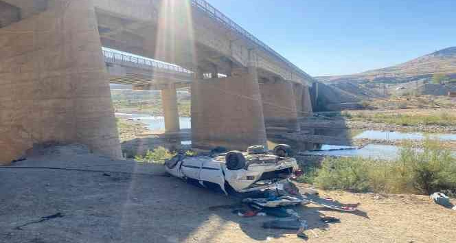 Kontrolden çıkan otomobil köprüden uçtu: 1 ölü, 2 yaralı