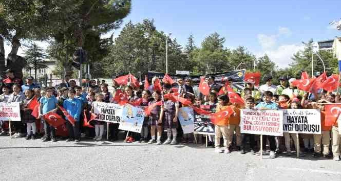 Burdur’da, "Yayalara Öncelik Duruşu, Hayata Saygı Duruşu" etkinliği