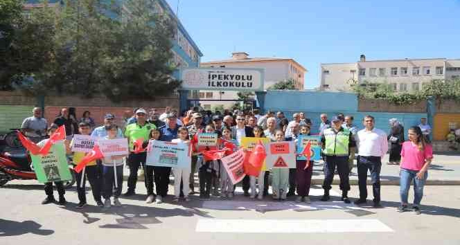 Kızıltepe’de “Yayalara öncelik duruşu, hayata saygı duruşu” etkinliği