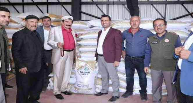 Güroymak’ta güzlük buğday tohumu dağıtıldı