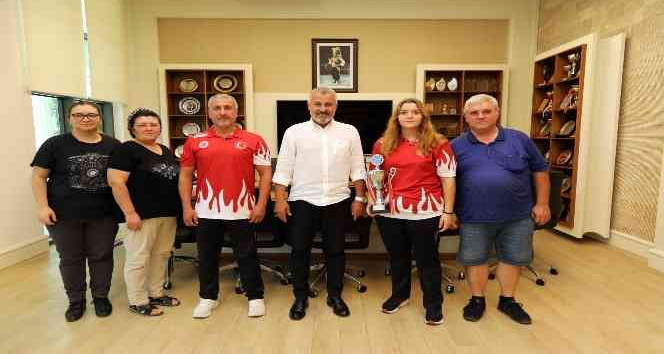 Başkan Sözen Kick Boks şampiyonunu ağırladı