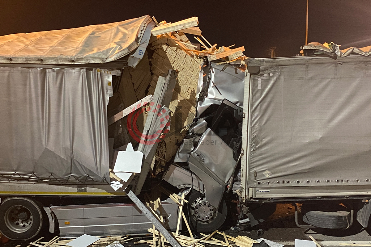 TEM’de 3 tır birbirine girdi: 1 ağır yaralı