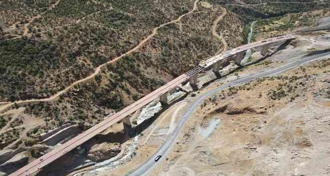 Bitlis’te Dere Üstü Projesi ve Bitlis Çayı Viyadüğü çalışmaları