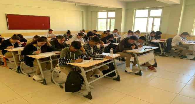 Malazgirt’te öğrencilere ’Ücretsiz deneme sınavı’