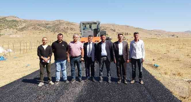 Muş’ta tozlu köy yolları devlet yatırımıyla sıcak asfaltla kaplanıyor