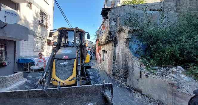 Kuştepe’de metruk binalar tek tek yıkılıyor
