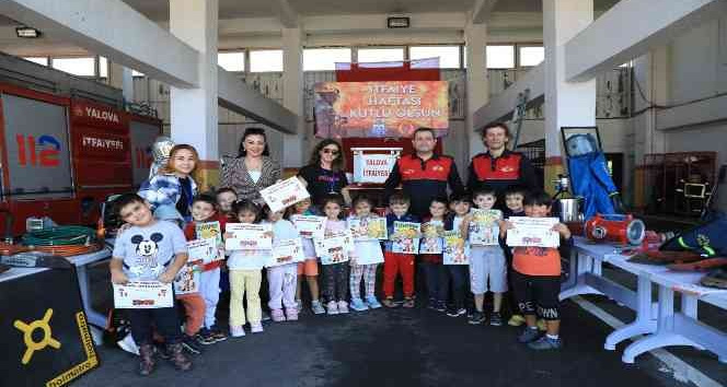 Yalova’da minik öğrenciler bir günlüğüne itfaiyeci oldu