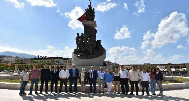 Salihli’ye kazandırılan yeni projeler, meclis üyelerine tanıtıldı