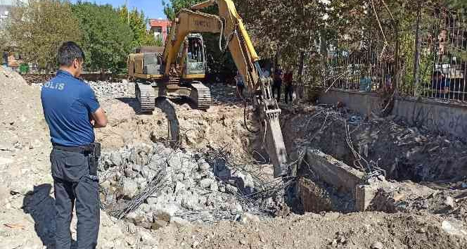 Okul temeline altın gömüldü iddiası yetkilileri alarma geçirdi