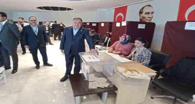 M. Arif Parmaksız 6. kez başkan oldu