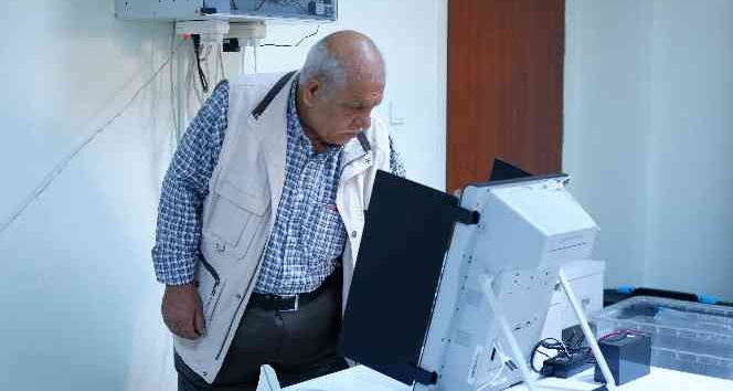 Bulgaristan seçimleri için sandığa gittiler: İlk kez elektronik oylama gerçekleştiriliyor