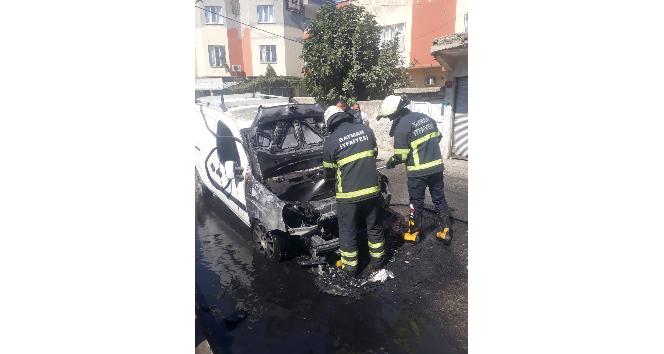 Batman’da bakkala giden sürücü döndüğünde aracını yanarken buldu