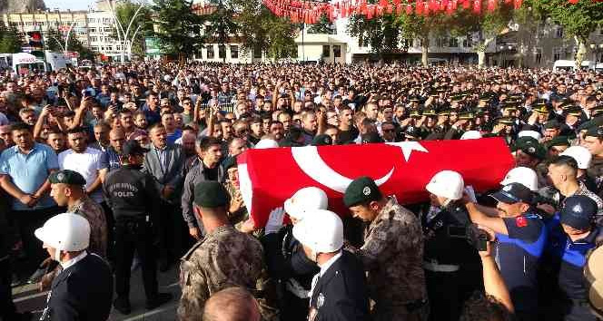 Şehit özel harekat polisi son yolculuğuna uğurlandı