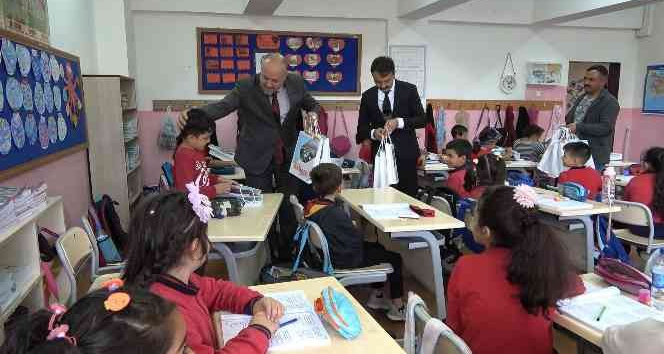 Bahşılı Belediyesi’nden öğrencilere kırtasiye yardımı