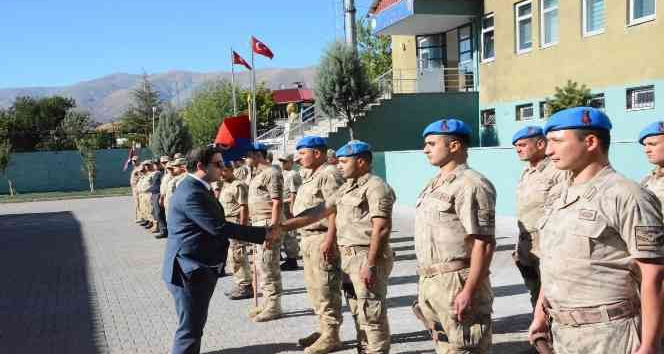 Kaymakam Başar, jandarma ile bir araya geldi