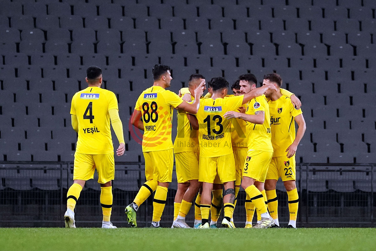 İstanbulspor'dan derbide müthiş geri dönüş!