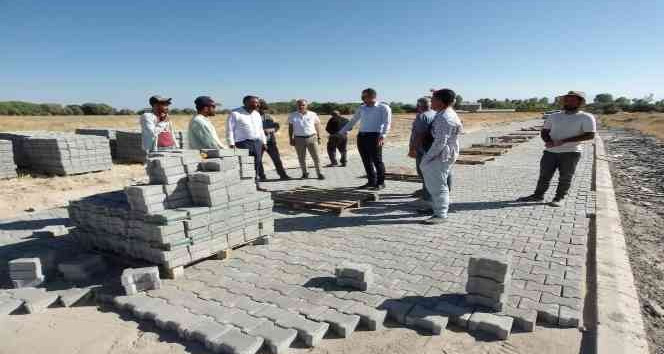 Adilcevaz’da yol asfaltlama çalışması