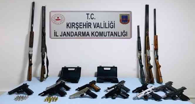 Düğünde ateş açanların evinden cephanelik çıktı