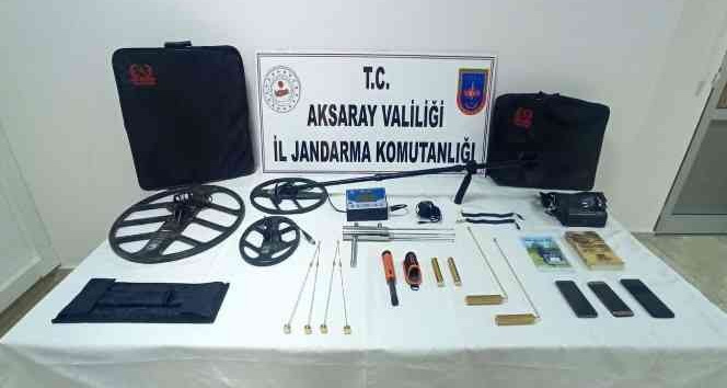 Jandarma, kazıya giden 4 şahsı suçüstü yakaladı