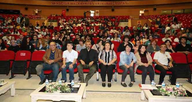 NEVÜ ‘de ’Neşe Saçan Adamlar’ grubu büyük ilgi topladı