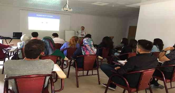 Ameliyathane hemşireleri sertifika alıyor