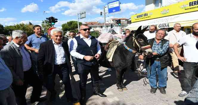 Güreş ağası, 1 milyon 17 bin TL olan ağalık parasını katırla getirdi
