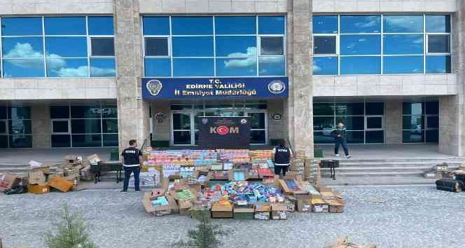 Edirne’de tırda kaçak 16 bin elektronik sigara ve 2 bin gözlük ele geçirildi