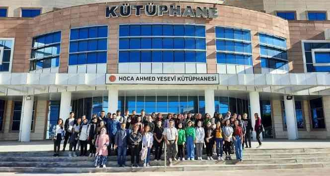 NEVÜ’de Hemşire adaylarına kütüphane hizmetleri tanıtıldı