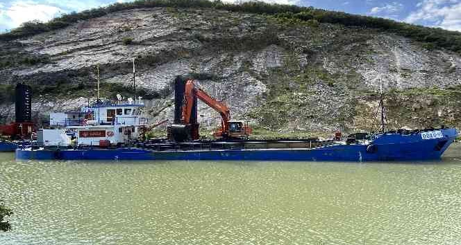 Bartın Irmağı tarak gemisi ile temizleniyor